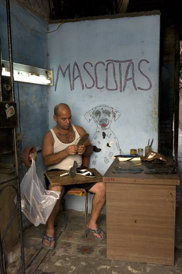 Shopkeeper, Ave. Simon Bolivar, Centro Havana.